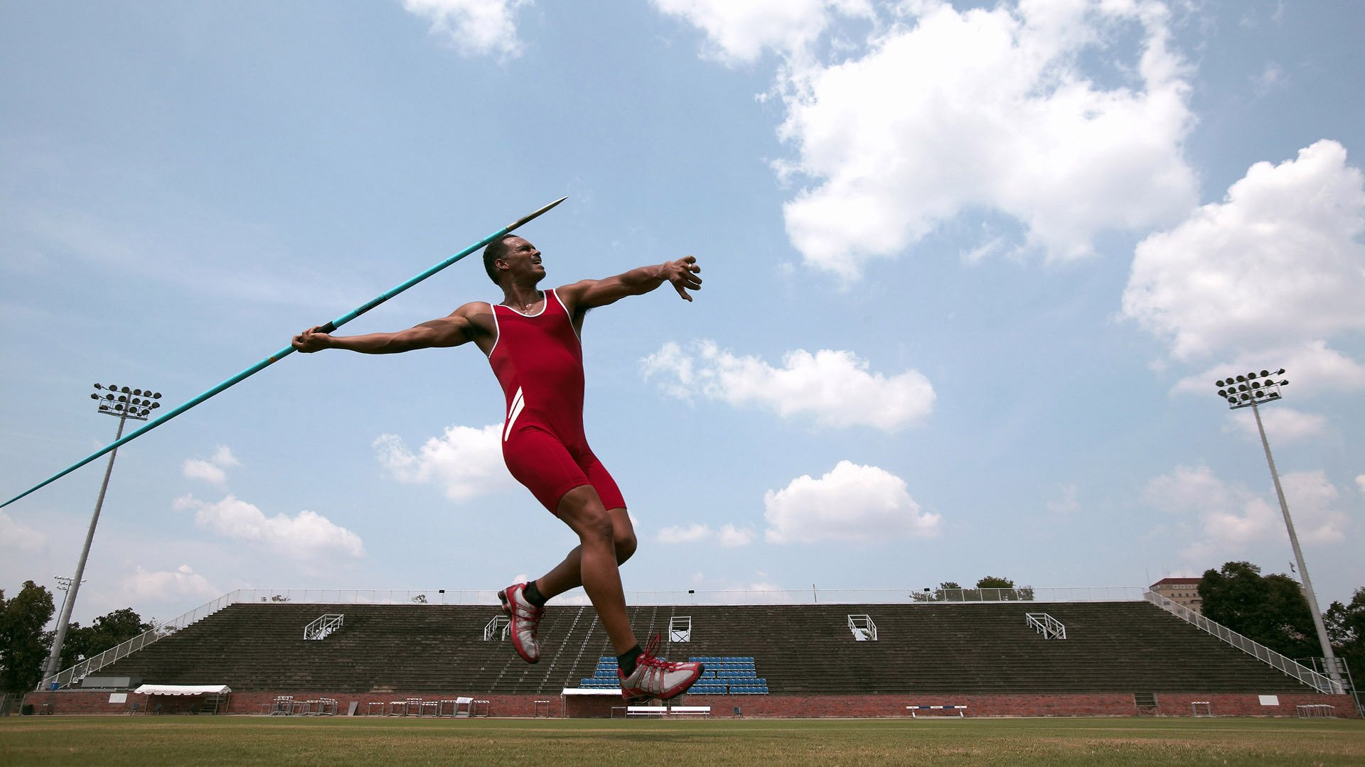 以科技创新引领的电竞行业新生态：芯片、显示、云端全面升级，电竞产业新技术